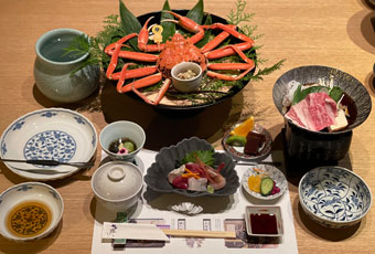 日本料理 越前がに料理 やなぎ町-越前ズワイ蟹フルコース　（「蟹刺し」「焼き蟹」それぞれ御二人様で一皿） 